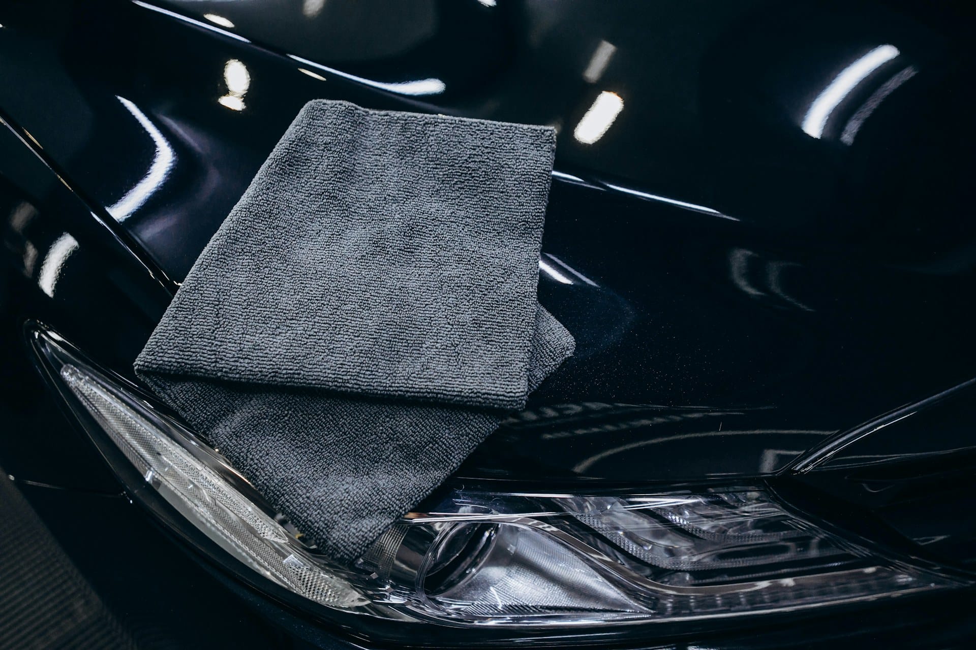 Drying a black hood with a microfiber towel